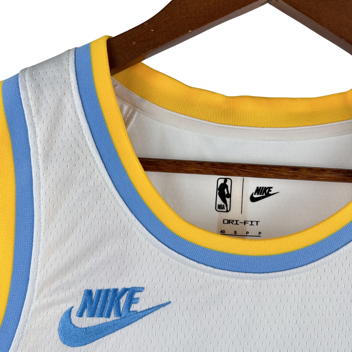 Camisa Regata Nike NBA Los Angeles Lakers Classic Edition 2022/23 - imagem 4