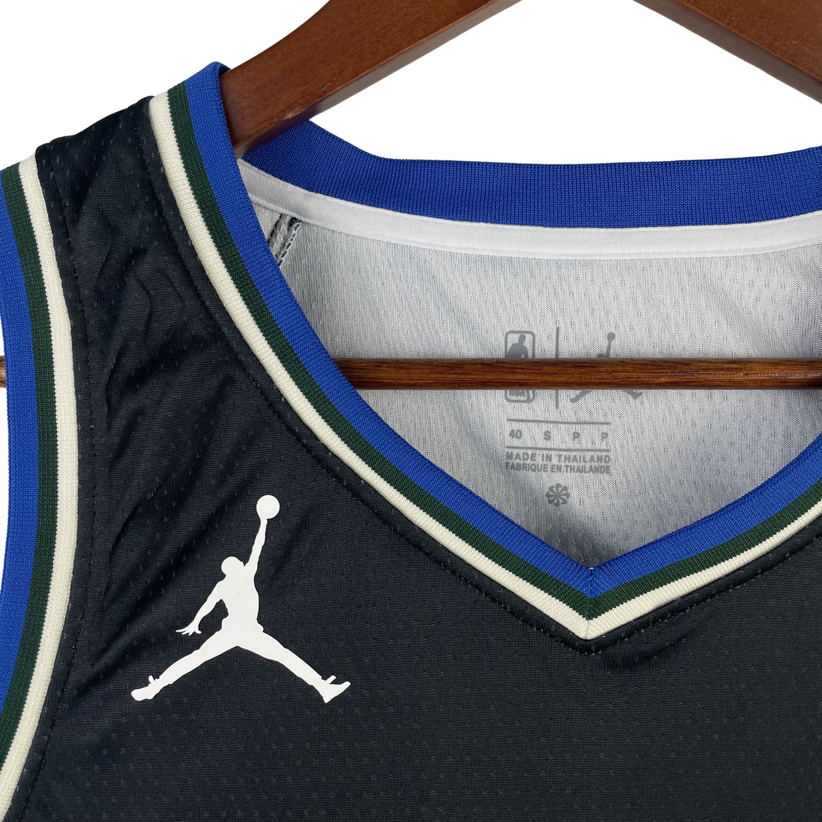 Camisa Regata Jordan NBA Milwaukee Bucks Statement Edition 2022/23 - imagem 4