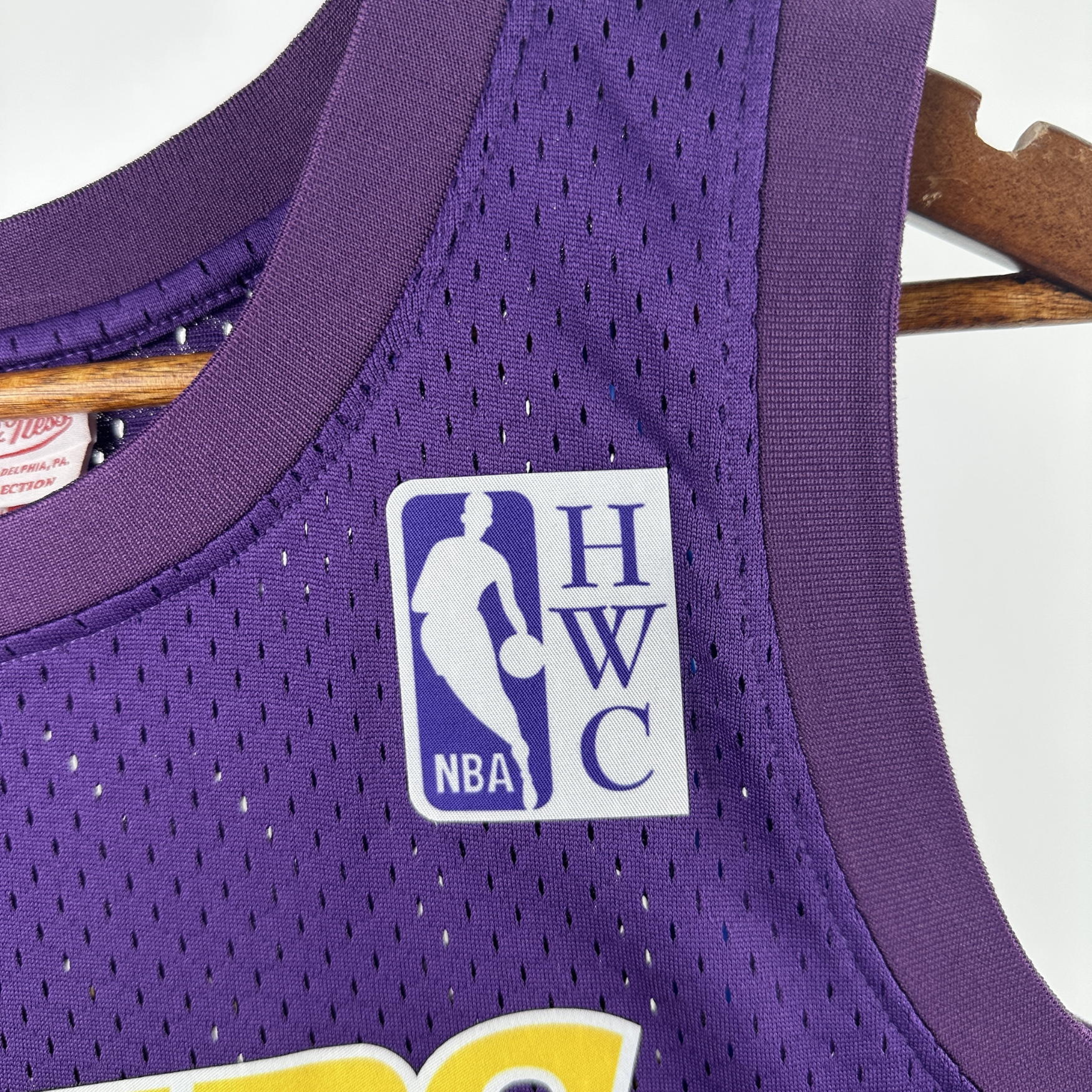 Camisa Regata Los Angeles Lakers Mitchell & Ness Hardwood Classics Edição Limitada - imagem 6