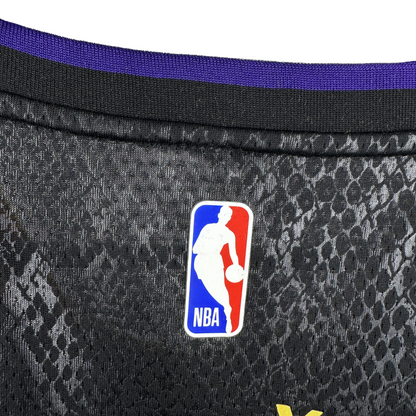 Camisa Regata Nike NBA Los Angeles Lakers Black Mamba 2022/23 - imagem 6