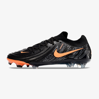 Chuteira Nike Phantom GX II FG - Preta e Laranja - vista frontal