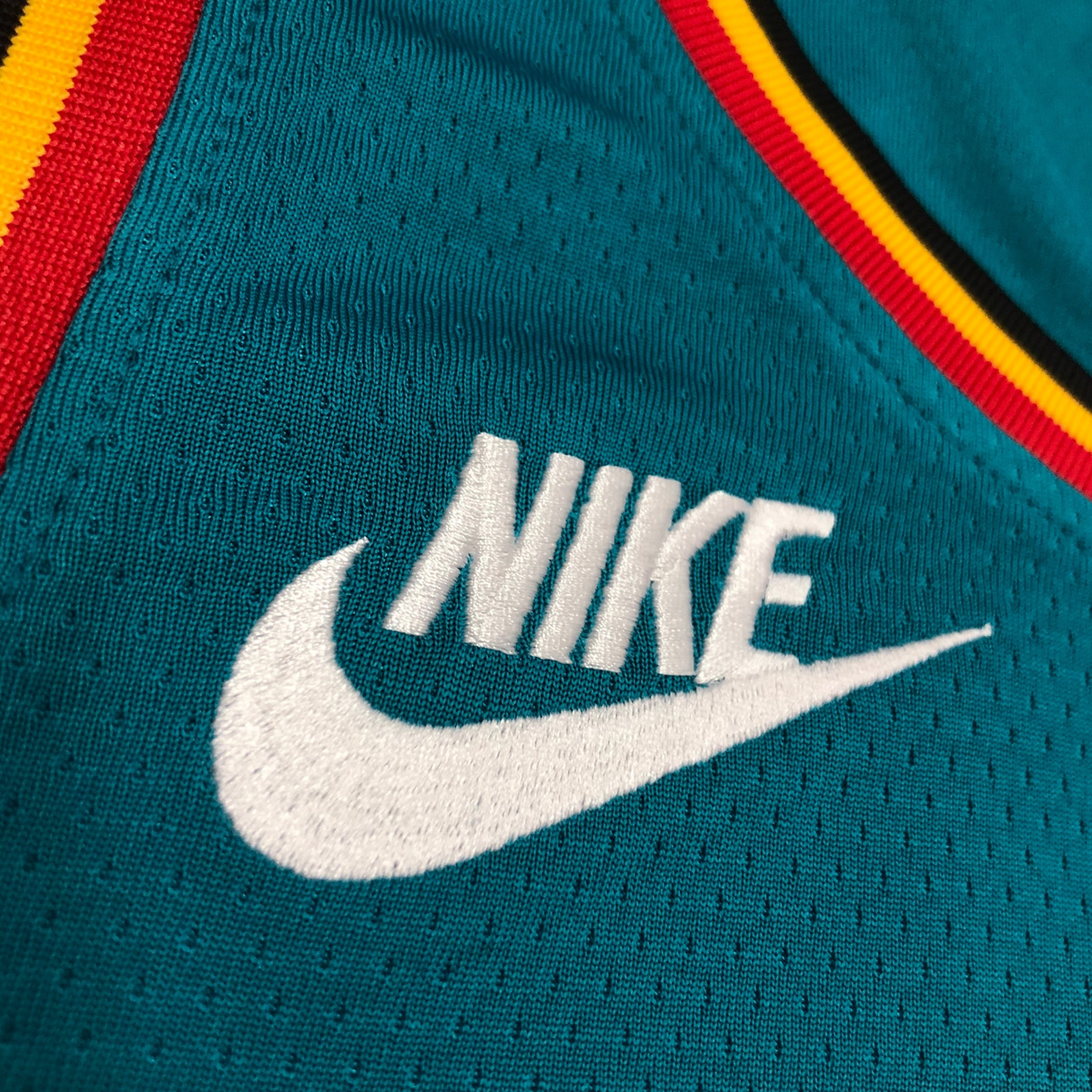 Camisa Regata Nike NBA Detroit Pistons Classic Edition 2022/23 - imagem 4