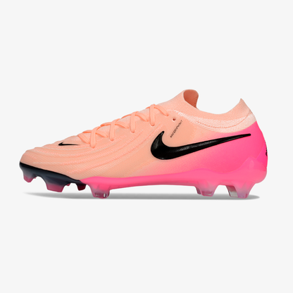 Chuteira Nike Phantom GX II FG - Rosa e Preta - Pack Prism - vista frontal