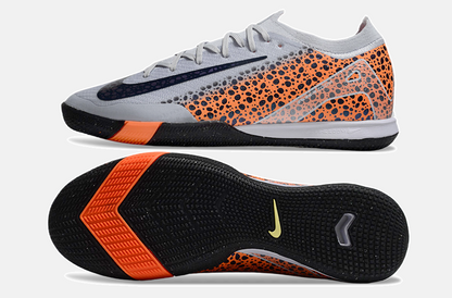 Chuteira Futsal Nike Mercurial Air Zoom Vapor 16 IC - Cinza e Laranja - vista traseira